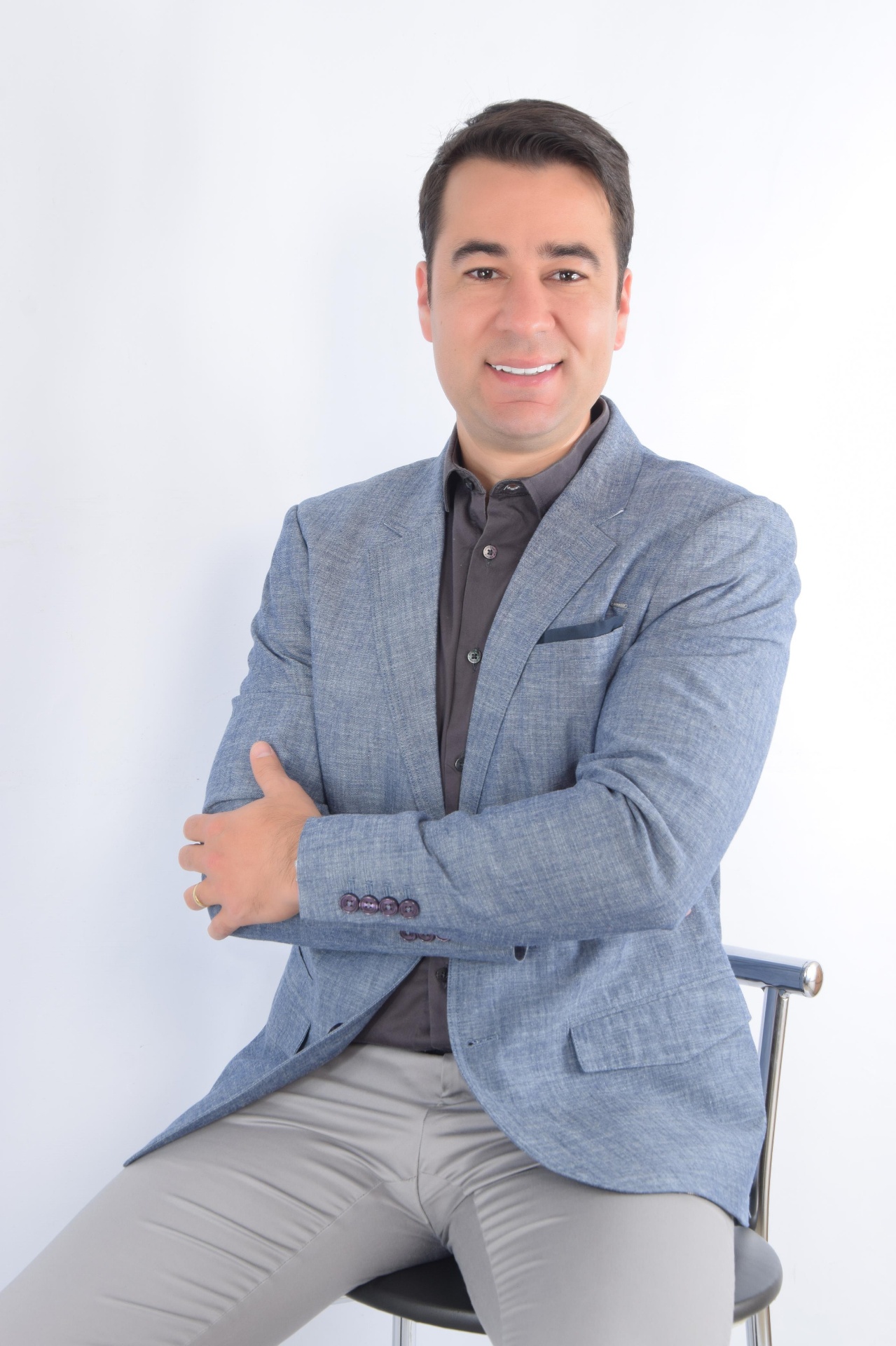 Dr. Johnatan Vilela — Psiquiatra